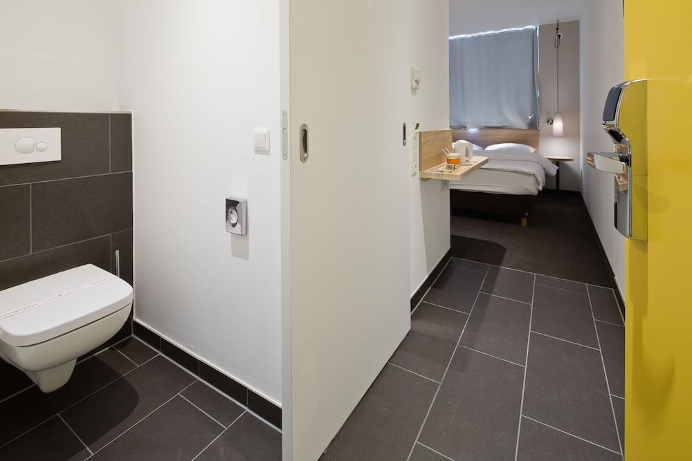 B&B Hotel Muenchen-Olympiapark Екстер'єр фото