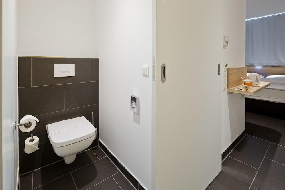 B&B Hotel Muenchen-Olympiapark Екстер'єр фото